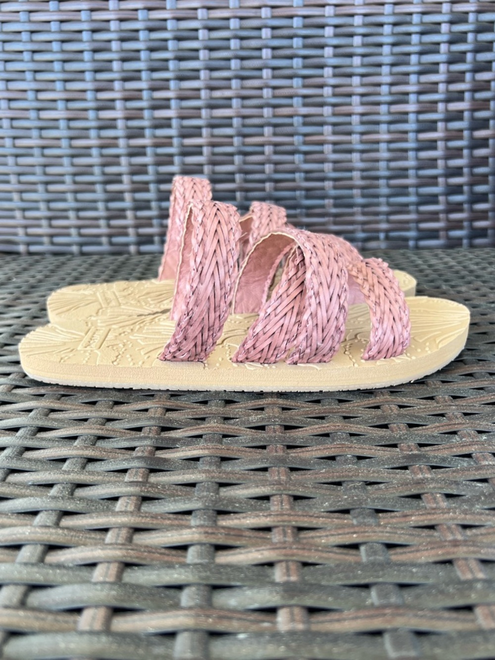 NWOT Lily Jane Billabong Sandals
